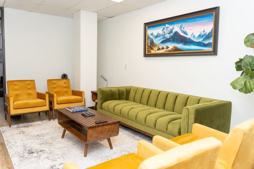 Calm group room in Altura Recovery's Bellaire, Houston outpatient program